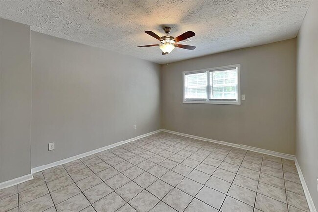 Building Photo - 2263 Turtle Club Dr NE