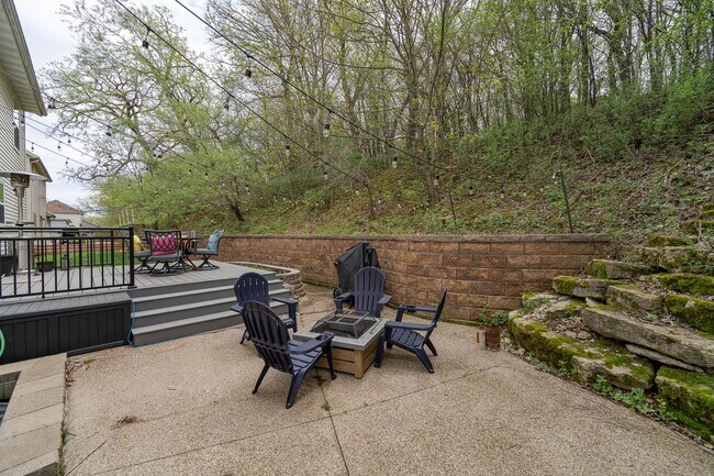 Building Photo - Spacious Home With Finished Basement And 3 Car Garage