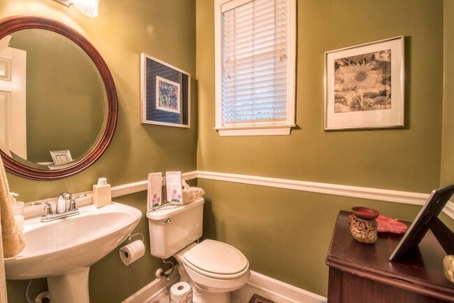 Building Photo - Stunning 3 - Bedroom 2.5 - Bath Townhome -...