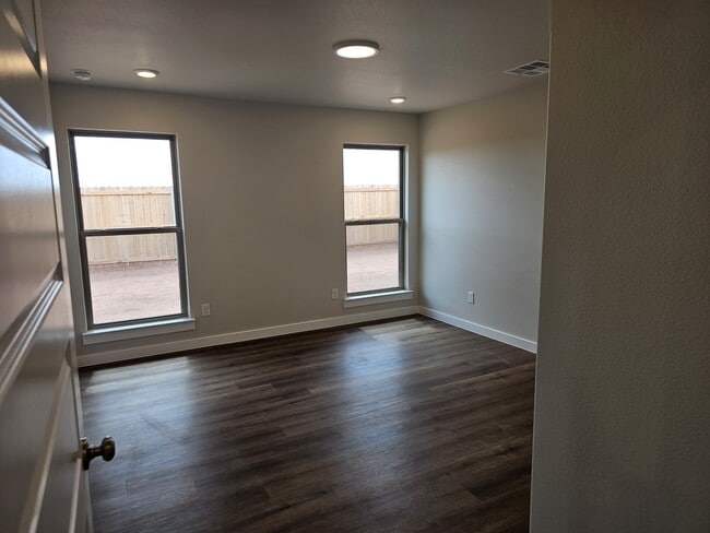 Building Photo - 6109 Buckthorn Dr