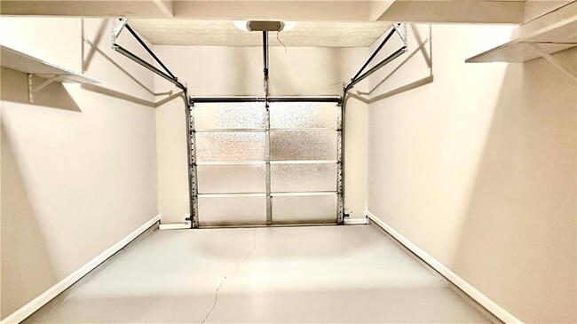 Building Photo - 6243 Shoreview Cir