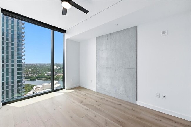 Building Photo - 610 Davis St