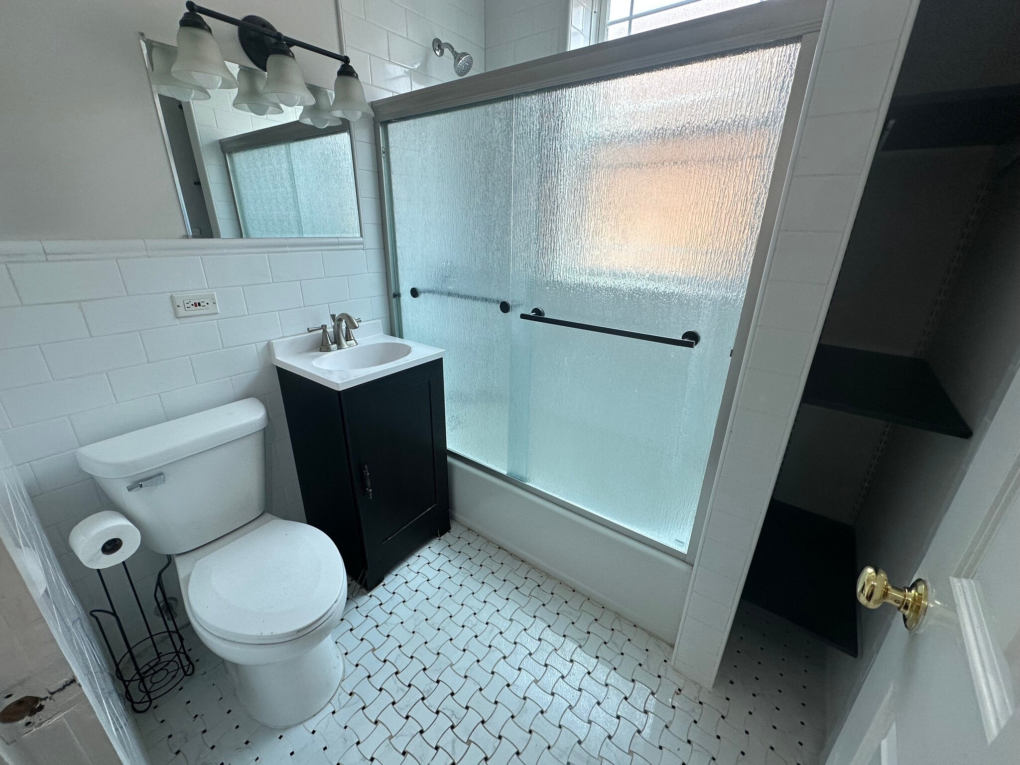 Bathroom - 2216 W Belmont Ave