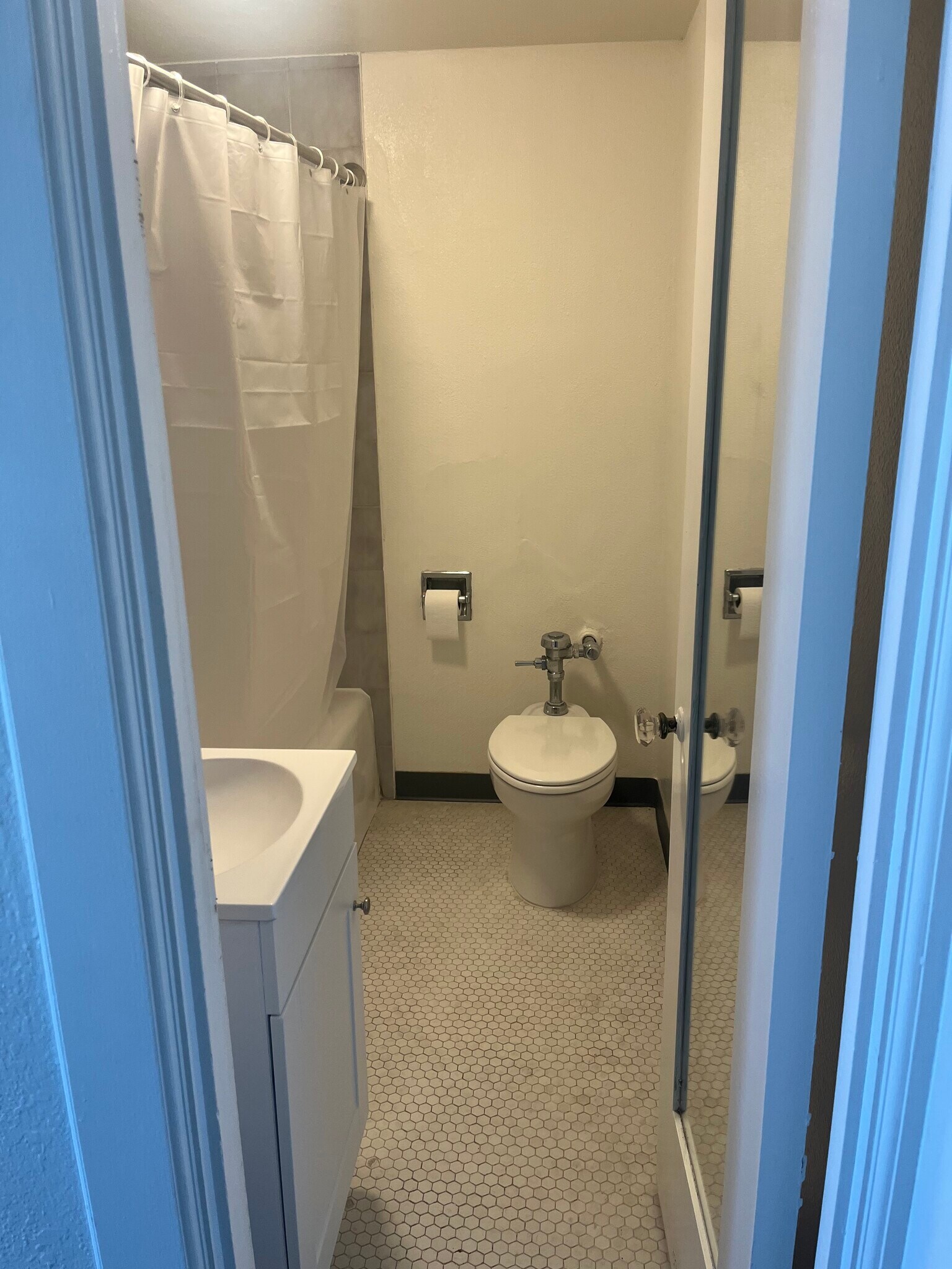 Building Photo - 455 E Ocean Blvd