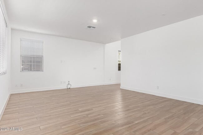 Building Photo - 21424 E Sparrow Dr