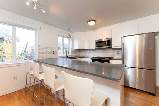 Building Photo - 3606 22nd Ave W