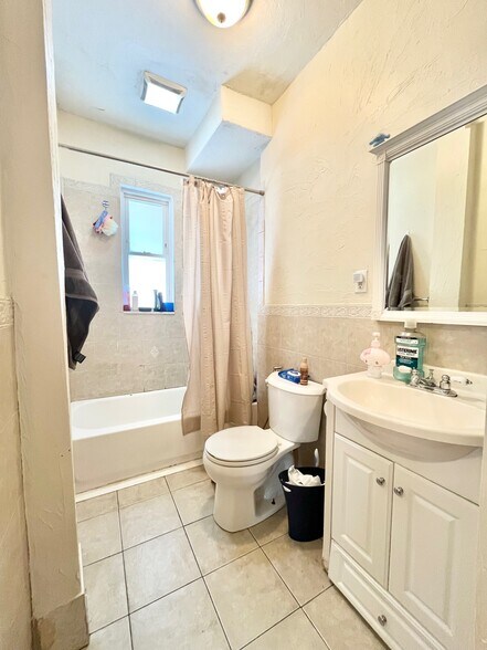 Building Photo - 6 Germania St