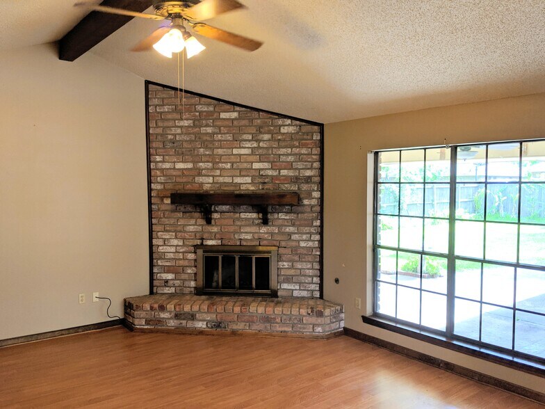 Building Photo - 2610 Bernwood Dr