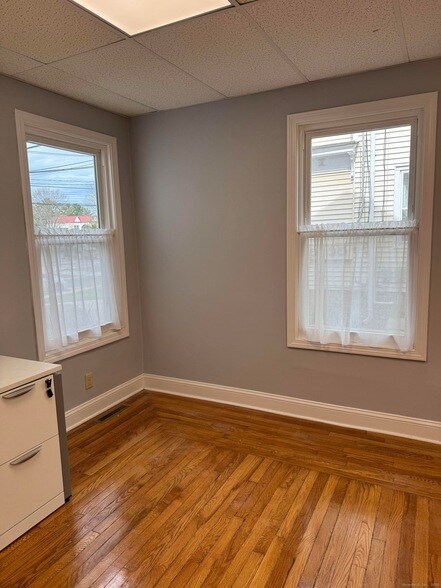 Building Photo - 211 Montowese St