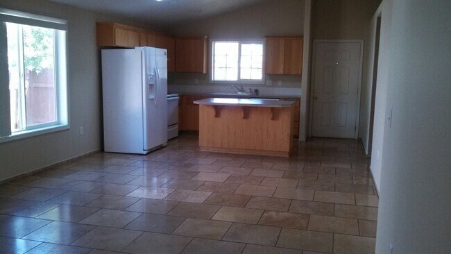 Building Photo - 3035 NE Buel Dr