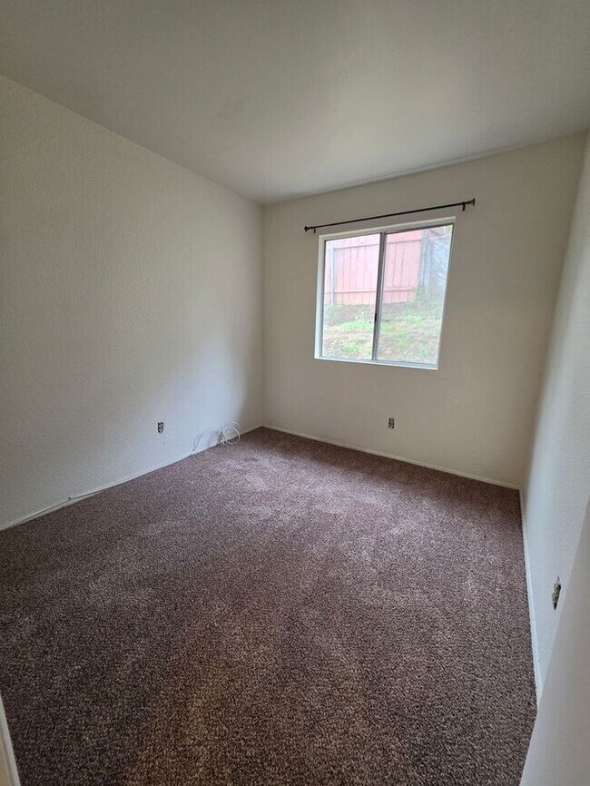 Building Photo - 1/2 off 1st Months Rent!! Summer Special on Santa Margarita (3BR/2BA)
