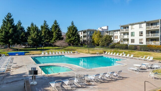 Building Photo - Watergate Garden Condo | 2 Bed, 2 Bath wit...