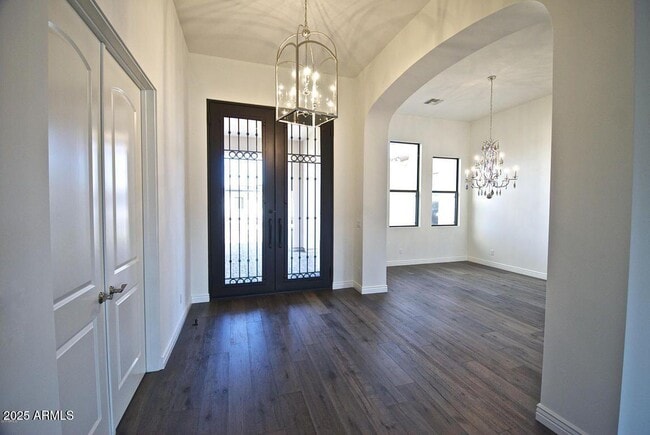 Building Photo - 2836 E Carob Dr