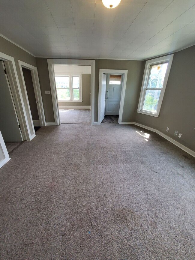 Building Photo - 2201-2203 N 32nd St. (Duplex)(ACE PROPERTY)