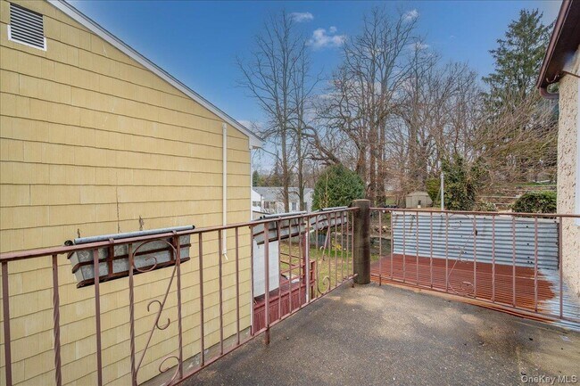 Building Photo - 95 King St