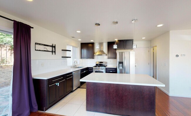 Building Photo - 405 Birkhaven Pl