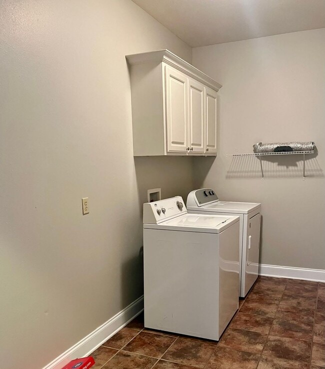 Building Photo - GEISMAR, right across 74 from Dutchtown Schools!  3br/2ba