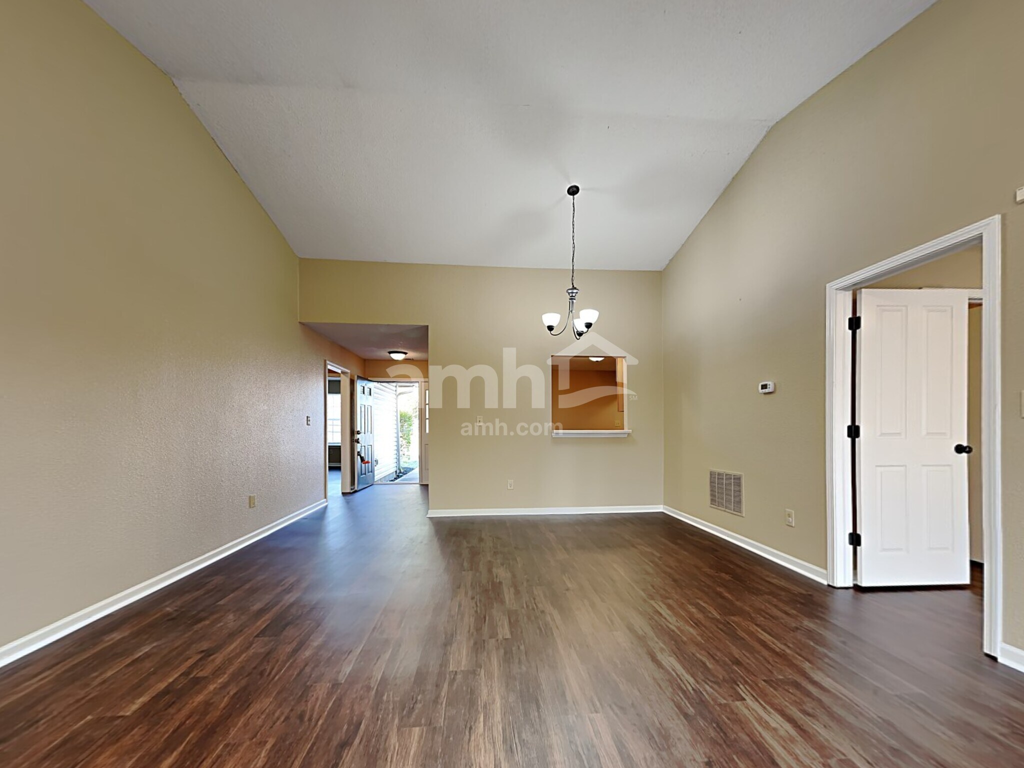 Building Photo - 220 Longview Bend