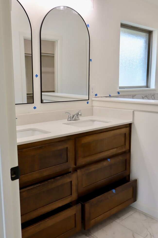 Building Photo - Brand New Home Shawnee OK. First Month Free!