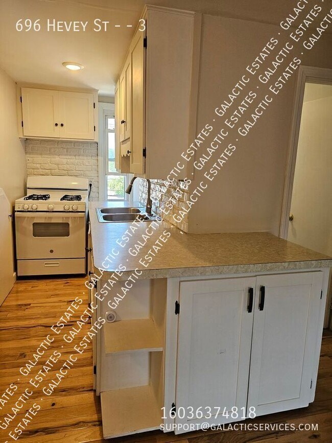 Building Photo - 696 Hevey St