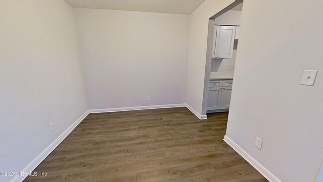 Building Photo - 2216 Spring Park Rd