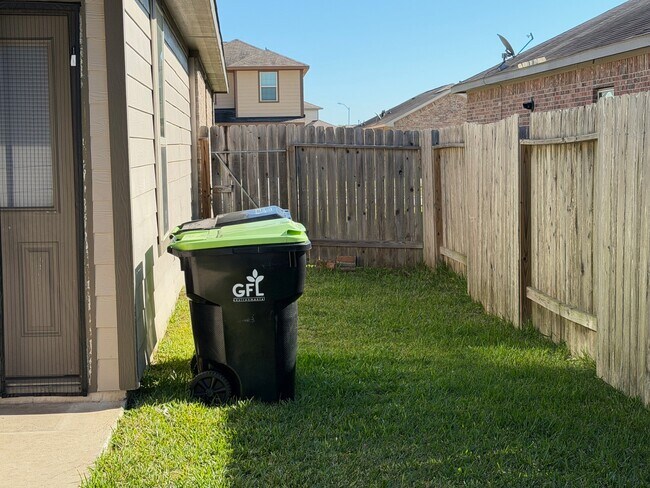 Building Photo - 2422 Concord Ter