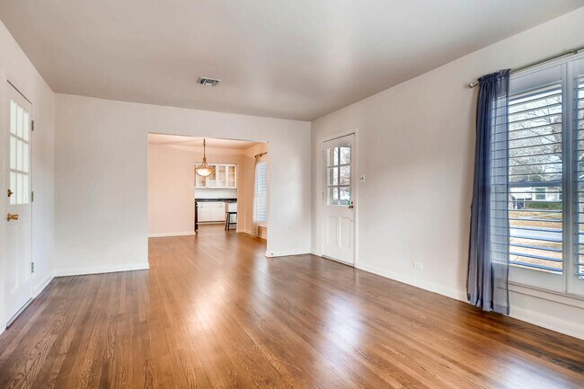 Building Photo - Charming 2 BR / 1 Bath in highly desirable Terrell Heights of San Antonio!