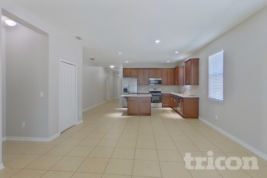 Building Photo - 2557 Isabela Terrace