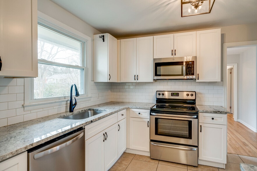 kitchen - 539 Northcrest Dr