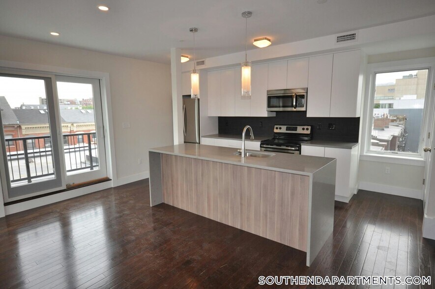 Building Photo - 659 Massachusetts Ave