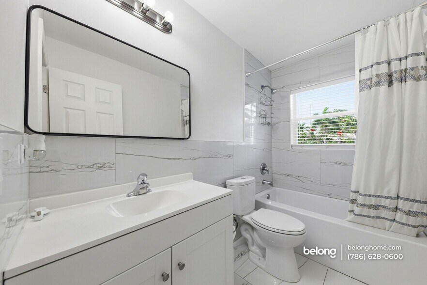 Building Photo - 980 NW 200th Terrace