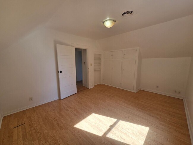 Building Photo - 125 S Cambrian Ave