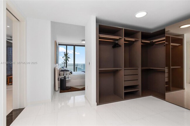 Building Photo - 300 Biscayne Blvd Way