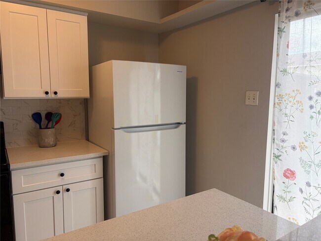 Building Photo - 1445 Bonanza Rd