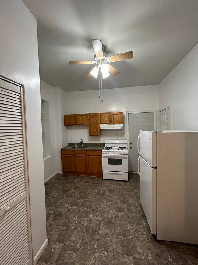 Building Photo - 2442 W. Iowa-1R