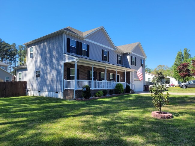 Building Photo - Beautiful & Spacious 4 bedroom, 2.5 bath h...