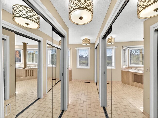 Building Photo - 9 Glen Valley Dr