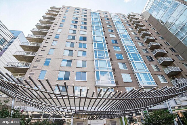 Building Photo - 930 Wayne Ave
