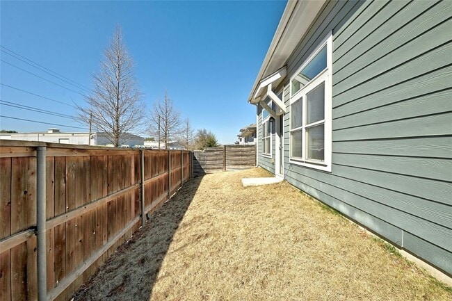 Building Photo - 2308 Hermia St