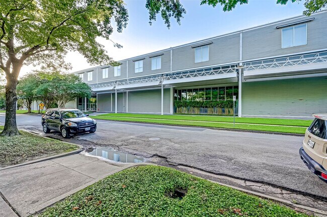 Building Photo - 1748 Richmond Ave