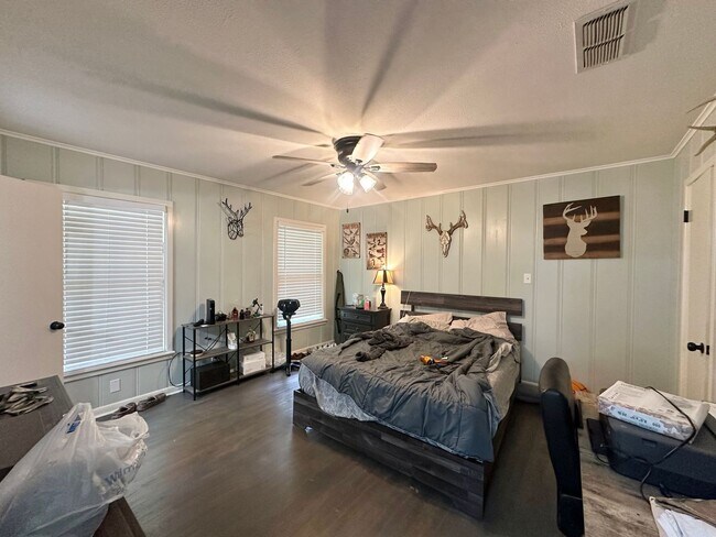 Building Photo - Updated 3-Bedroom Home Near TJC & Medical ...