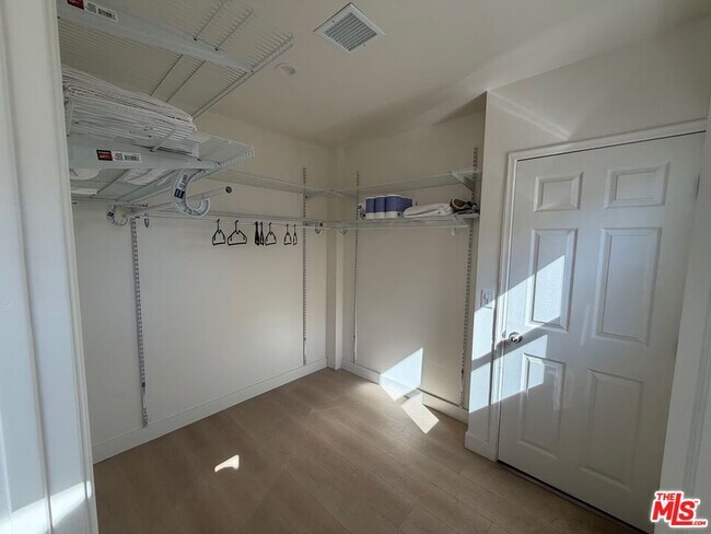 Building Photo - 1546 S Ogden Dr