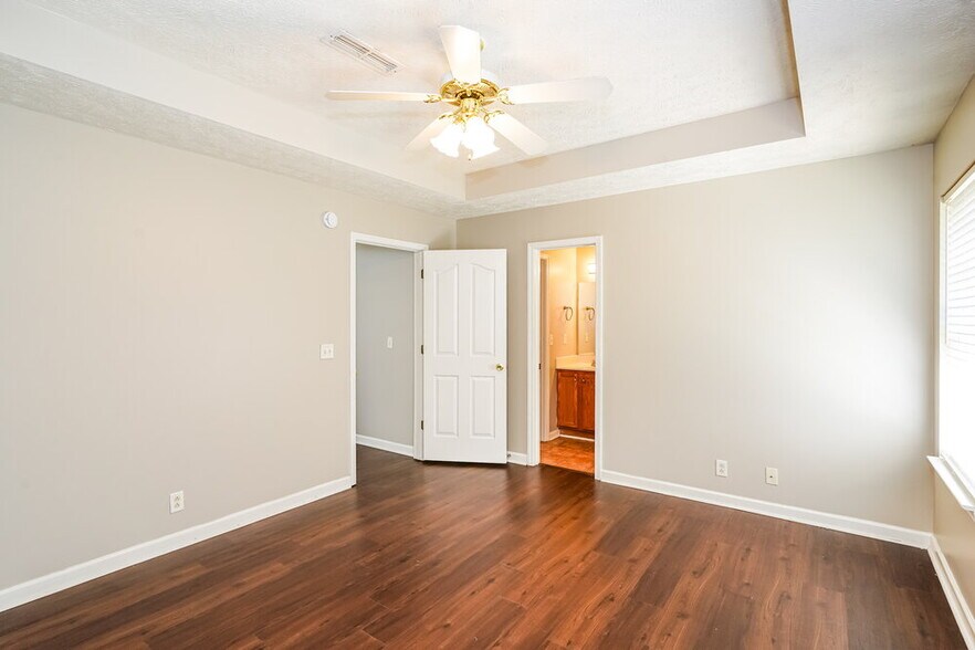 Building Photo - 1318 Eastwoods Dr