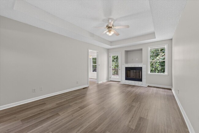 Building Photo - Three Bedroom in Sango!