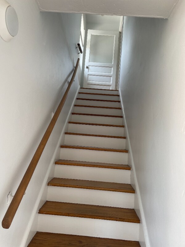 Building Photo - 301 Oleander St