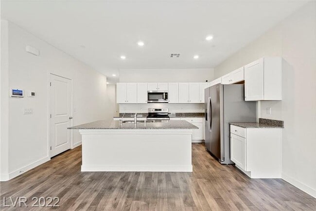 Building Photo - Henderson three bedroom with attached garage!
