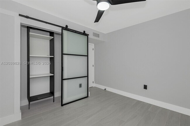 Building Photo - 6653 SW 140th Ave