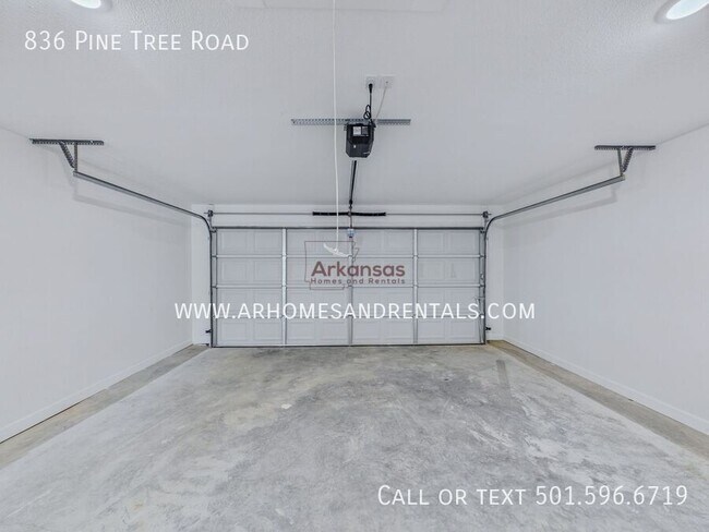 Building Photo - 836 Pine Tree Rd