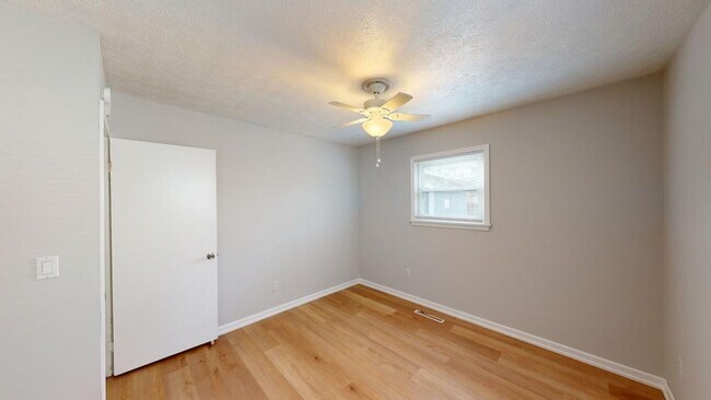 Building Photo - 3 BEDROOMS, 1 FULL BATHROOM + 2 CAR Carport Beautiful Single Family house available to show NOW f...