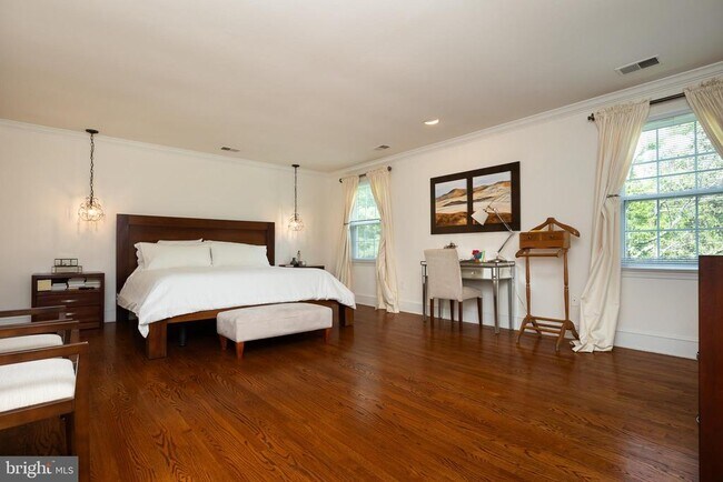 Building Photo - 8809 Saunders Ln